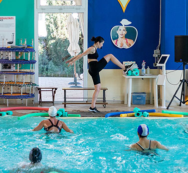 Palestra in piscina da Movida